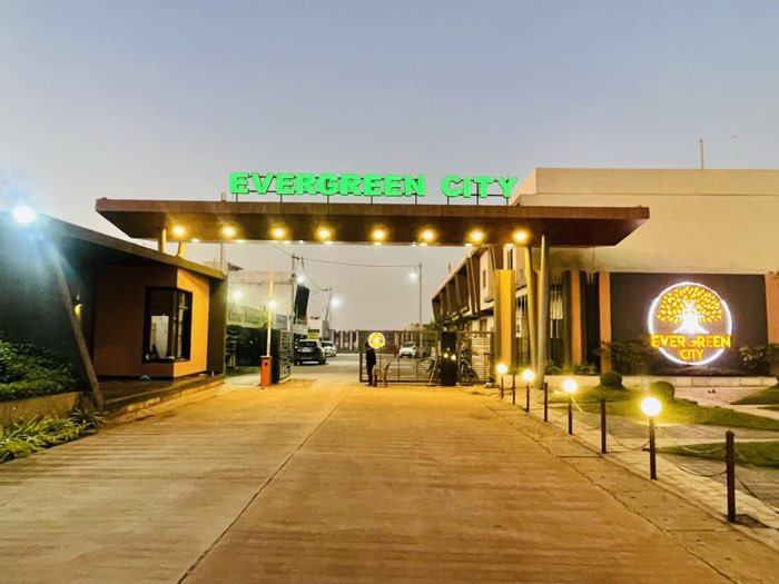entrance-plaza-gateway