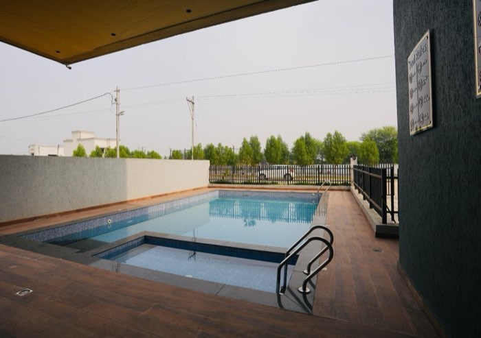 swimming-pool